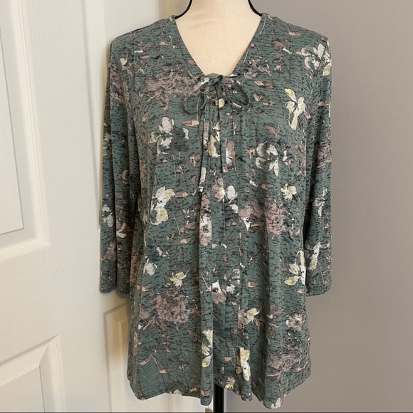 ERIKA Adira Floral Burnout Front Lace Up Dance Top - Picture 2 of 7